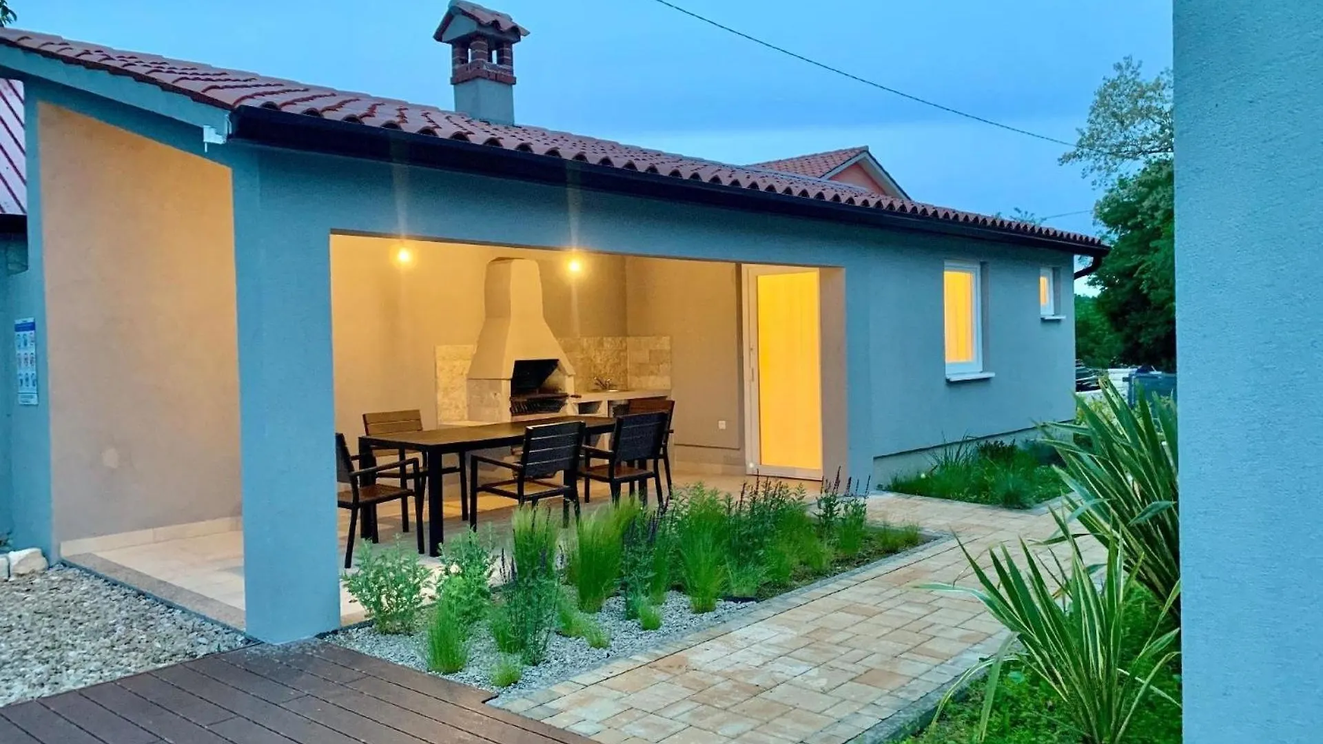Holiday home Charmante Villa Mit Gepflegtem Garten Und Beheiztem Pool Cubanici