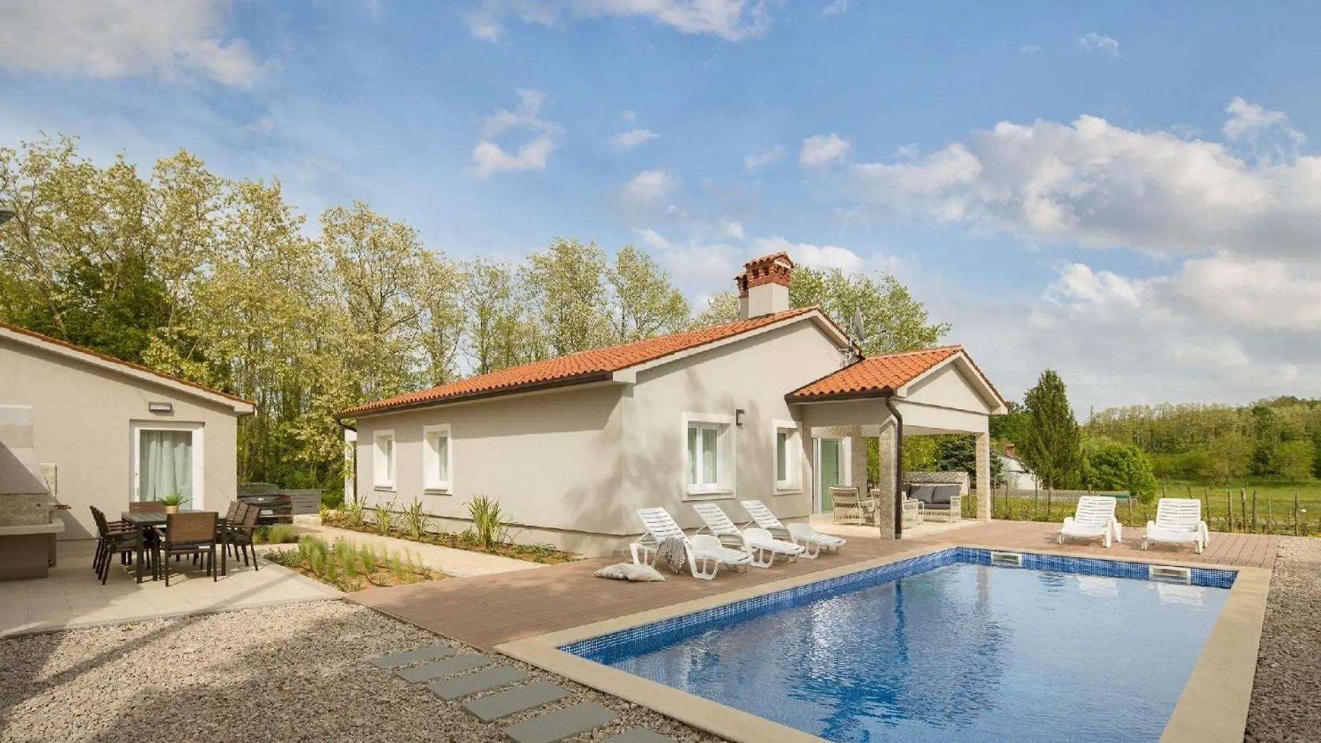 Charmante Villa Mit Gepflegtem Garten Und Beheiztem Pool Cubanici